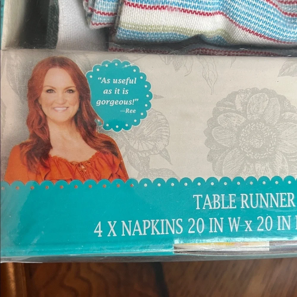 Pioneer Woman 13 Piece Table Linen Set NWT Runner Placemats Napkins & Rings